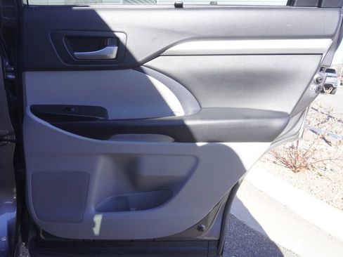 Used 2018 Toyota Highlander XLE image 25