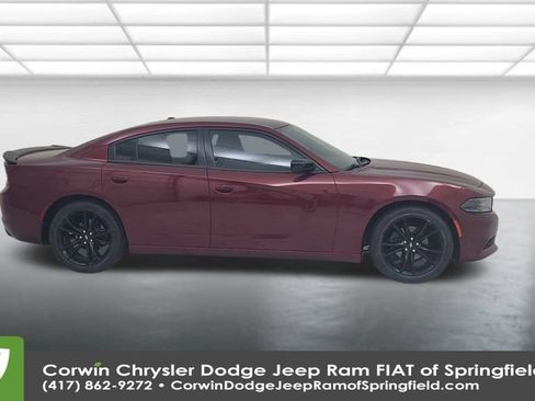 Used 2018 Dodge Charger SXT w/ Blacktop Package image 2