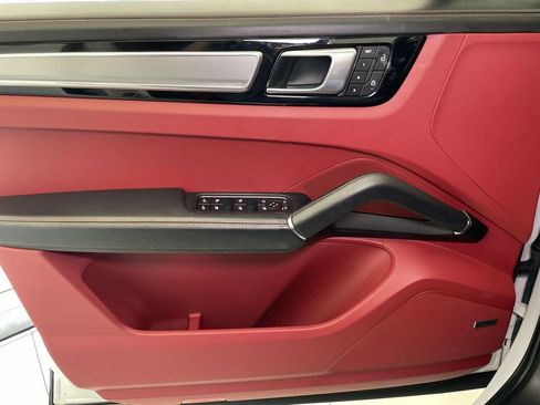 Certified 2022 Porsche Cayenne Platinum Edition AWD/4WD image 35
