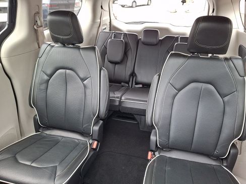 Used 2022 Chrysler Pacifica Limited w/ Uconnect Theater Family Group AWD/4WD image 19