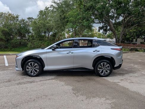 Used 2025 Lexus RZ 300e w/ Accessory Package (Z1) image 5