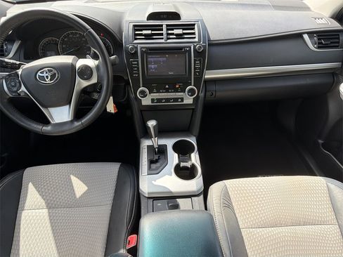 Used 2014 Toyota Camry SE image 16