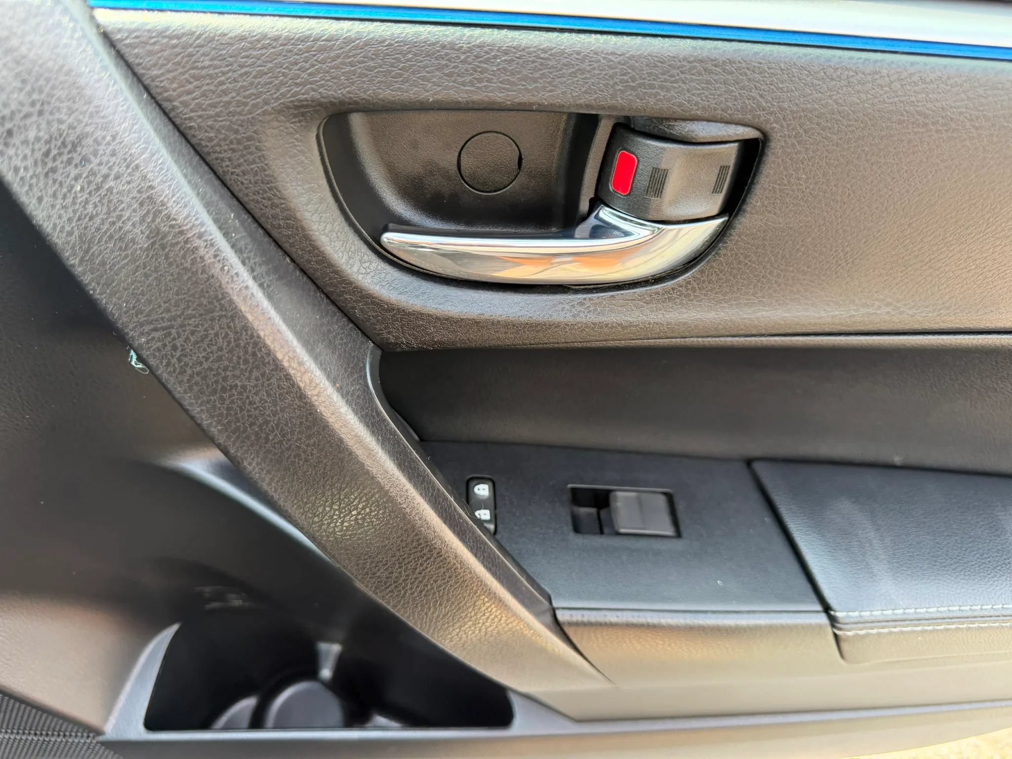 Used 2015 Toyota Corolla S FWD image 25