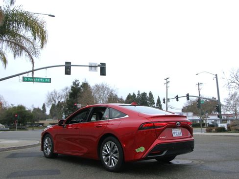 Used 2023 Toyota Mirai XLE w/ Advanced Technology Package image 8