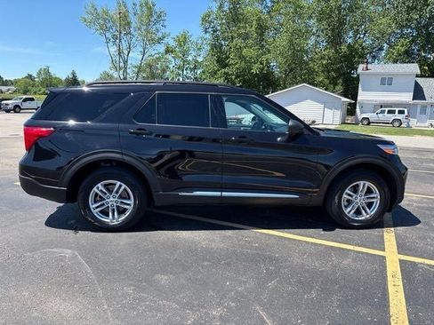 Used 2024 Ford Explorer XLT w/ Equipment Group 202A AWD/4WD image 2