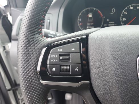 Used 2025 Honda Ridgeline Black Edition image 17