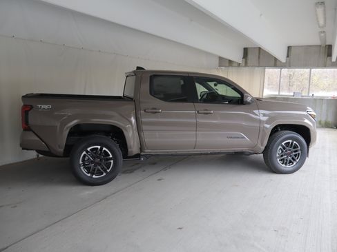 New 2026 Toyota Tacoma TRD Sport AWD/4WD image 4