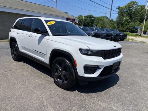 Certified 2025 Jeep Grand Cherokee Limited w/ Black Appearance Package AWD/4WD image 13