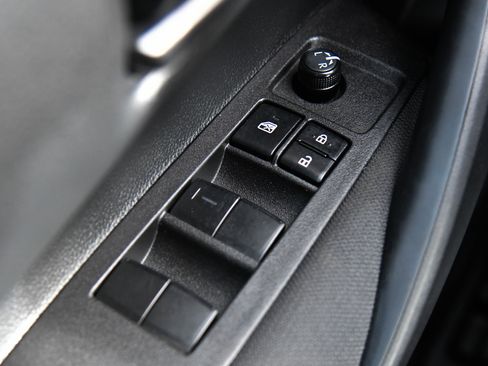 Used 2025 Toyota Corolla LE image 32