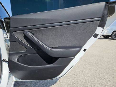 Used 2020 Tesla Model 3 Standard Range Plus image 25