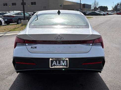 New 2026 Hyundai Elantra SE FWD image 7