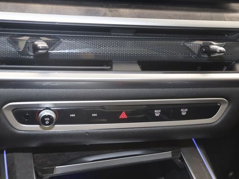 Used 2023 BMW X7 xDrive40i w/ Premium Package image 35