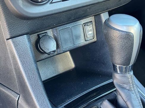 Used 2015 Toyota Corolla LE image 22