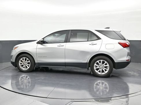 Used 2020 Chevrolet Equinox LS image 2