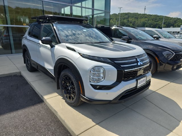 Used 2025 Mitsubishi Outlander AWD image 7