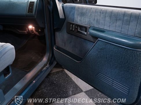 Used 1990 Chevrolet Silverado 1500 2WD Regular Cab image 39