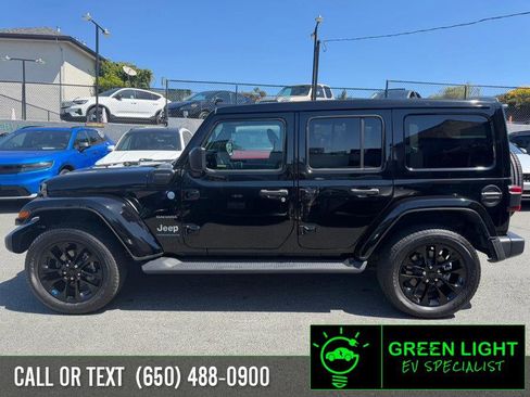 Used 2023 Jeep Wrangler Unlimited Sahara AWD/4WD image 9