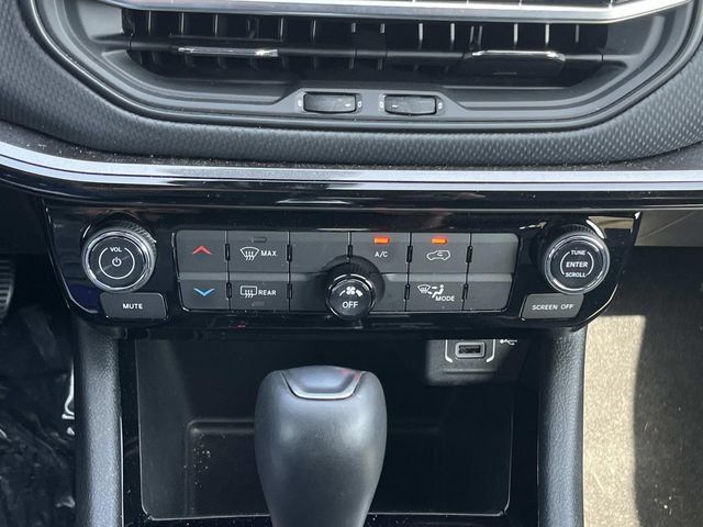 Used 2026 Jeep Compass Latitude AWD/4WD image 27