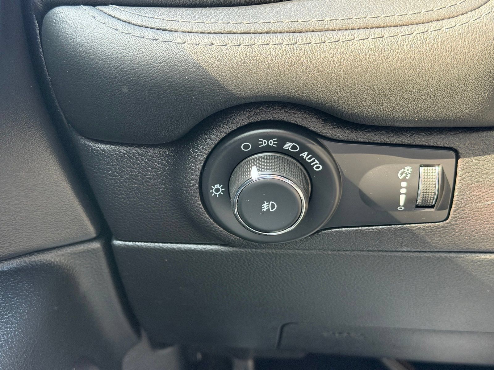 Used 2021 Dodge Durango Citadel w/ Premium Entertainment Group AWD/4WD image 12