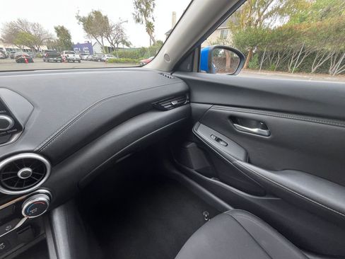 Used 2025 Nissan Sentra SV image 33