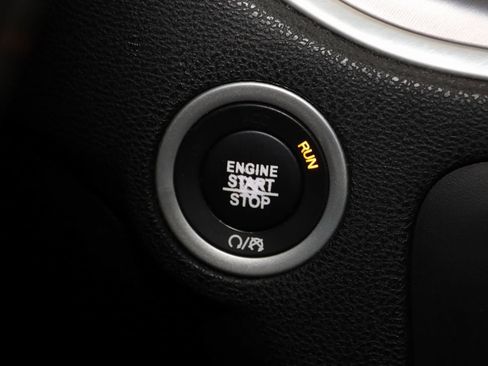 Used 2019 Dodge Charger SXT image 25