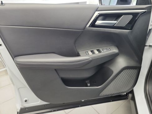 New 2026 Nissan Rogue SL AWD/4WD image 18