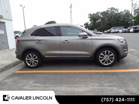 Used 2017 Lincoln MKC Select w/ Select Plus Package FWD image 3