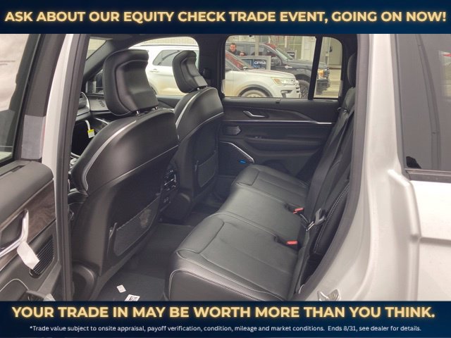 New 2023 Jeep Grand Cherokee Overland w/ Luxury Tech Group IV AWD/4WD image 20
