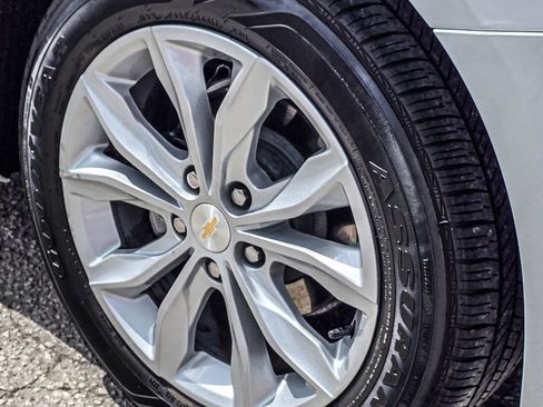 Used 2025 Chevrolet Malibu LT FWD image 9