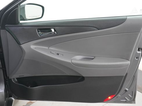 Used 2011 Hyundai Sonata SE w/ Navigation & Sunroof Pkg 4 FWD image 9