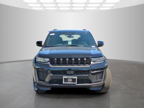 New 2026 Jeep Grand Cherokee L 4WD image 2