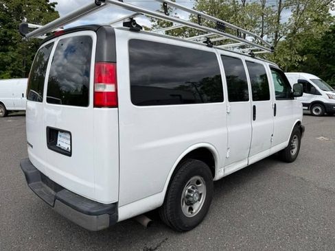 Used 2017 Chevrolet Express 2500 LT w/ LT Preferred Equipment Group RWD image 4
