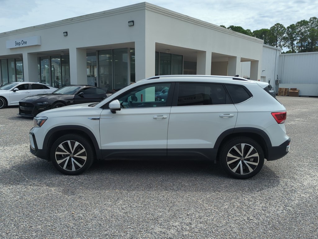 Used 2023 Volkswagen Taos SE FWD image 4