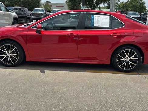 Used 2024 Toyota Camry SE FWD image 4
