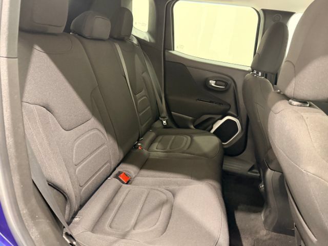 Used 2018 Jeep Renegade Latitude AWD/4WD image 25