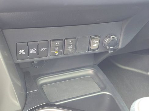 Used 2018 Toyota RAV4 Limited AWD/4WD image 26