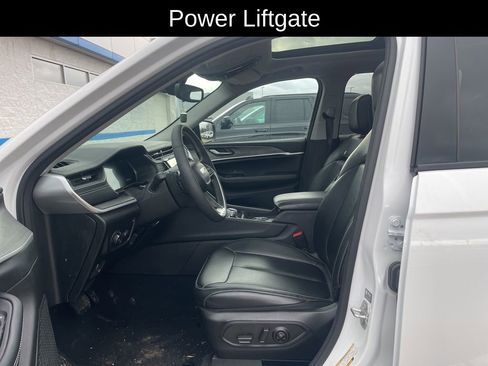 Used 2024 Jeep Grand Cherokee Limited image 13