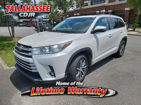 Used 2018 Toyota Highlander XLE FWD image 1