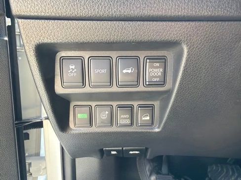 Used 2016 Nissan Rogue SV w/ SV Premium Package AWD/4WD image 12