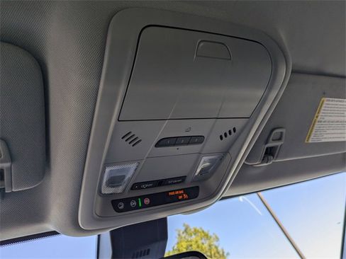 Used 2023 GMC Terrain SLT image 22