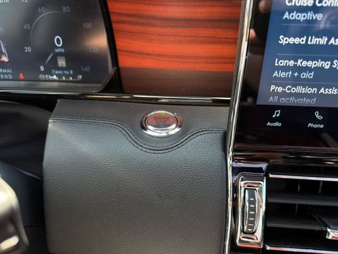 Used 2024 Lincoln Navigator Premiere AWD/4WD image 47