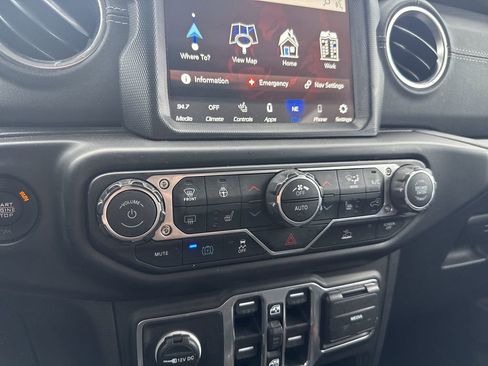 Used 2023 Jeep Wrangler Unlimited Sahara w/ Cold Weather Group image 17