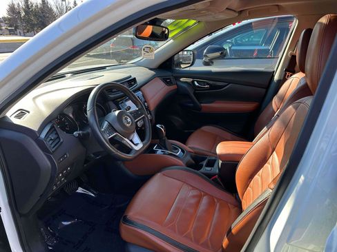 Used 2019 Nissan Rogue SL w/ Premium Package image 13