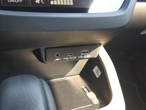Used 2026 Subaru Forester Premium AWD/4WD image 18