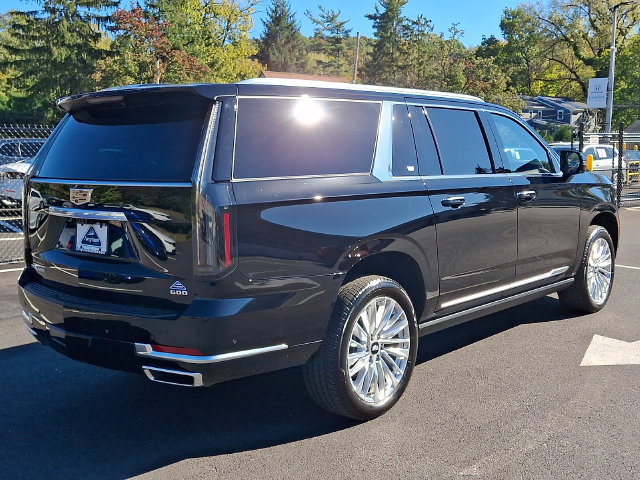 Used 2026 Cadillac Escalade ESV Luxury w/ LPO, Floor Liner Package AWD/4WD image 6