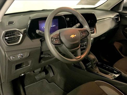 Used 2025 Chevrolet TrailBlazer LT AWD/4WD image 14