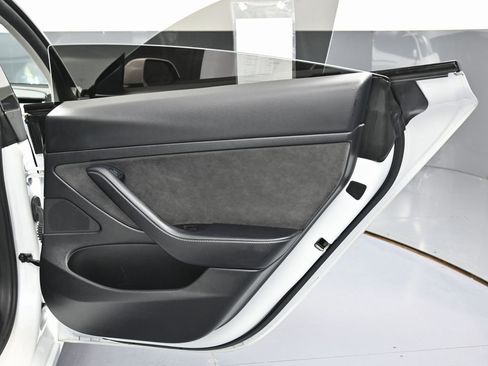 Used 2021 Tesla Model 3 Standard Range Plus image 42