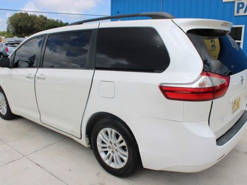 Used 2015 Toyota Sienna XLE FWD image 11