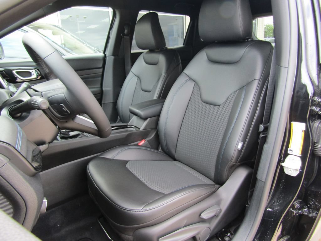 New 2026 Jeep Compass Latitude AWD/4WD image 18