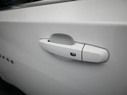 Used 2021 Chevrolet Traverse LS image 30